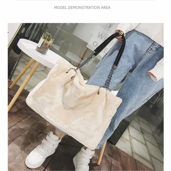 NWT Large Women’s Plush Handbag - Picture 2 of 4